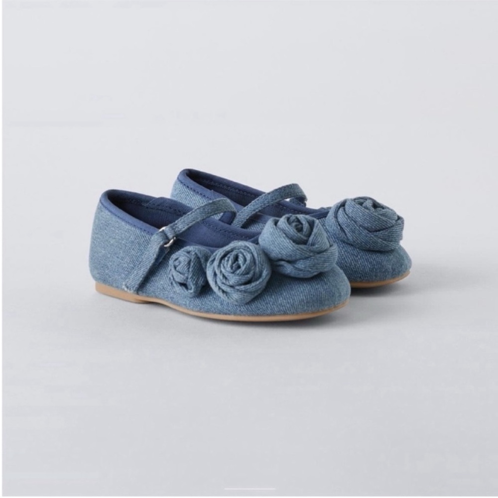 Zara kids,blue, floral denim Mary janes flats, size 7 (5.6 inches)